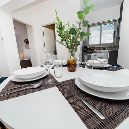 1 Bedroom Flat ニコシア